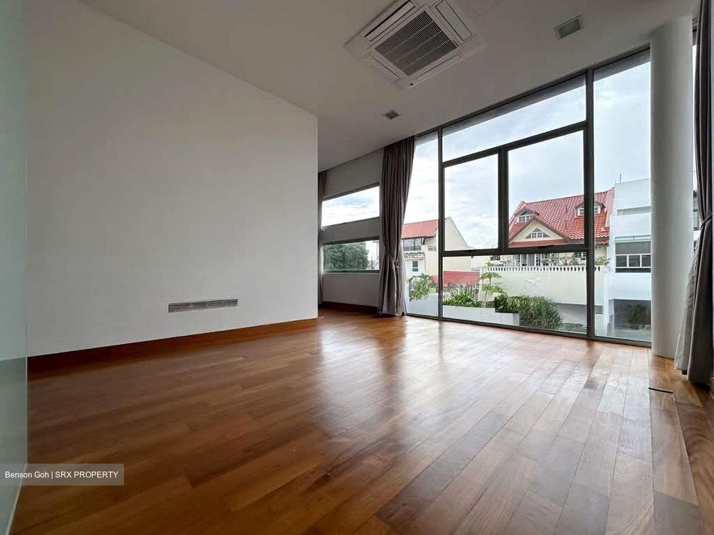 Maju Avenue (D19), Terrace #576992501